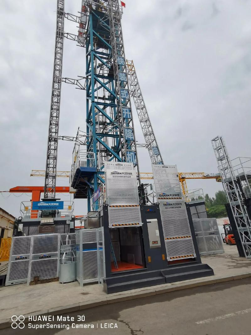 電梯、物料機與塔機租賃在工程建設中的關鍵作用